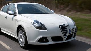 Der neue Alfa Romeo Giulietta Sprint unterscheidet sich bereits äußerlich von den anderen Versionen der Modellreihe. (Foto: Alfa Romeo)