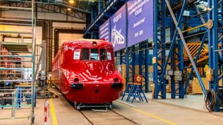 Der Slowakischer Pfeil hatte seinerzeit neben eindrucksvoller Technik auch ein spektakuläres Aussehen: knallrot mit vorgeschobener Nase.  (Lapp)