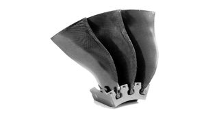 Beispiele für hochbeanspruchte Faserverbundstrukturen: Triebwerk-Fanschaufeln (links), Hydraulikzylinder (Mitte), Profil-Leichtbauwellen (rechts) (Bild: TU Dresden)