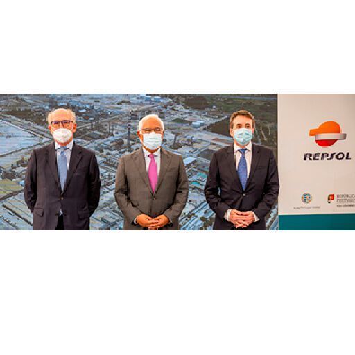 Repsol Chairman Antonio Brufau and CEO Josu Jon Imaz attended the signing ceremony of the investment contract with the Portuguese Government, presided over by Prime Minister António Costa, and also attended by the Minister of State, Economy, and Digital Transition, Pedro Siza Vieira. (Repsol )