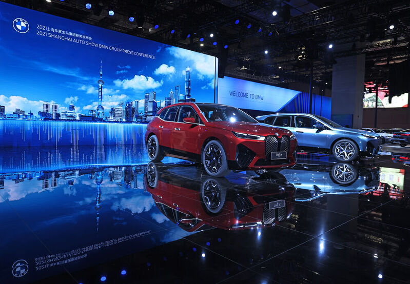 BMW präsentiert in Shanghai den iX als erstes Modell der Marke mit dem neuen Operating System 8 sowie der jüngsten Generation des iDrive-Bediensystems.