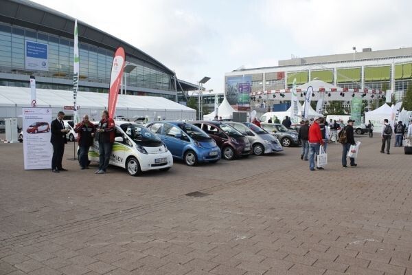 Bertha Benz Challenge 2012, 1. Tag: Präsentation der teilnehmenden Fahrzeuge auf dem Freigelände der Frankfurter Messe (Ulrich Steinlechner)
