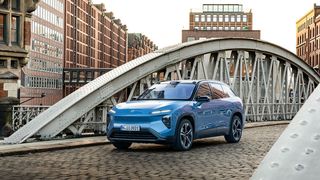 Der Nio EL 7 bietet den Komfort eines Oberklasse-SUV. Das zeigte das Fahrzeug auf der Tour in und um Hamburg. (Bild: Nio)
