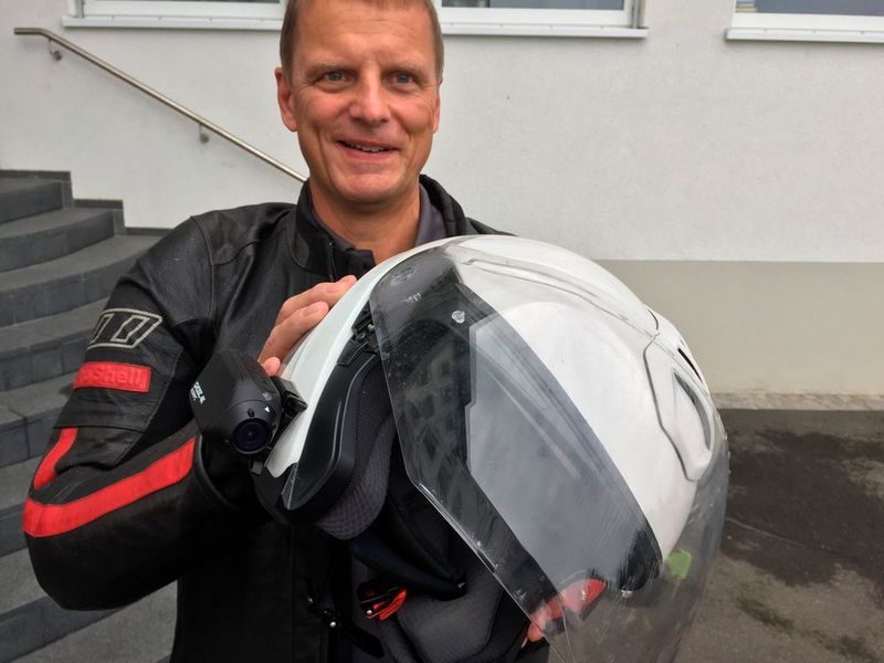 ... eine Helmkamera bei Stephan Maderner, der ... (Faust / »kfz-betrieb«)