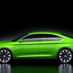 Das fünftürige Mittelklasse-Coupé tritt im Vergleich zu den aktuellen Modellen deutlich dynamischer auf.