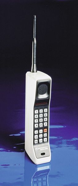 Das erste Handy von Motorola erschien 1983. (Motorola)