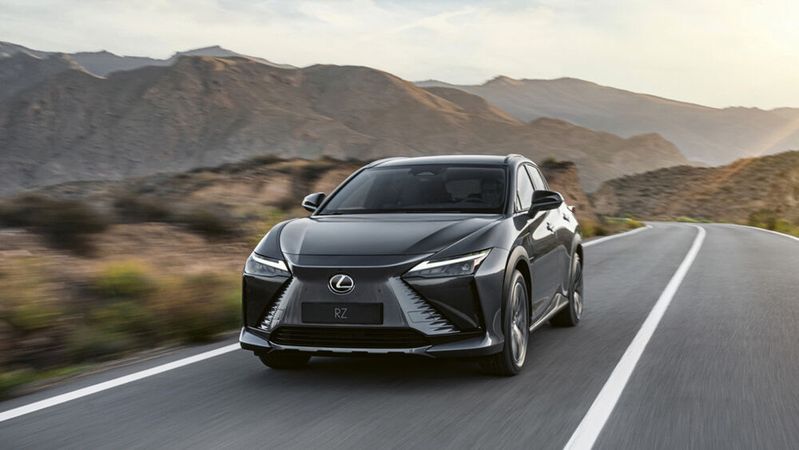 Rund 300 Modelle des Elektro-Crossovers RZ 450e möchte Lexus noch in diesem Jahr hierzulande verkaufen.(Bild:  Lexus)
