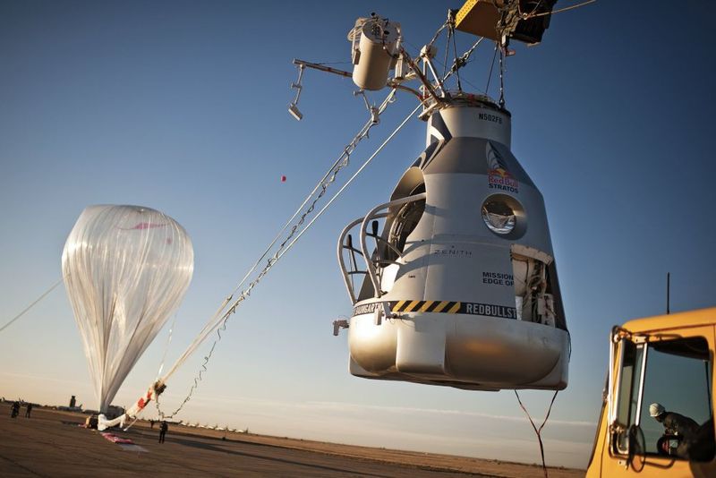 Ballon und Kapsel bei der Vorbereitung für einen Testflug ( Red Bull/Stratos)