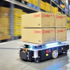 Mit dem Safety-Laserscanner SE2L Advanced können fahrerlose Transportsysteme mit Antriebslösungen wie dem Sefety Wheel Drive SWD von ez-Wheel sicher und effizient navigieren.(Bild:  APEM/IDEC)