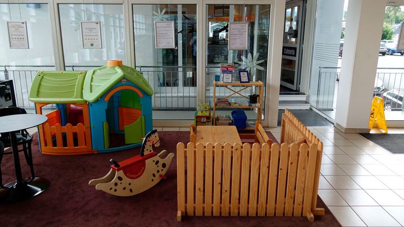 ... einen Spielbereich für die Kleinen ... (Bild: Jakob Schreiner/»kfz-betrieb«)