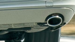 Aufgrund höheren CO2-Ausstoßes müssen viele Neuwagenkäufer mit höherer Steuer rechnen. (Daimler)
