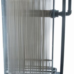 Aufbau des Bio-Cel-Moduls: Einzelne Membrantaschen werden senkrecht zu einem Modul zusammengefügt. 