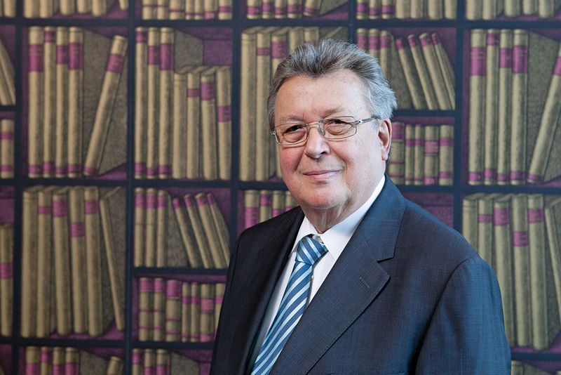 VDMA-Präsident Dr. Reinhold Festge: „Wir laufen in einem Herzstück der Produktion auf eine schwierige Situation zu.“ Denn 74 % der Antragsteller gehören zur Gruppe der Facharbeiter und Meister. (VDMA)