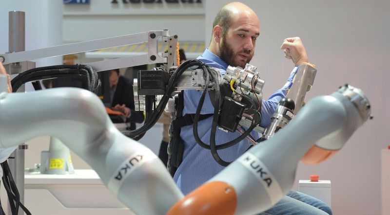 Industrie 4.0 hat sich inzwischen einen Platz unter den großen Technologie- und Normungsthemen erobert. Nach Smart Grids und Energieeffizienz folgt Industrie 4.0/Smart Factory auf dem dritten Platz der Technologiebereiche mit den größten Standortpotenzialen. (Bild: Deutsche Messe)