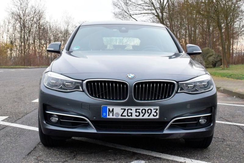 Für Überholprestige ist dank typischer BMW-Niere gesorgt.  (Rosenow / »kfz-betrieb«)