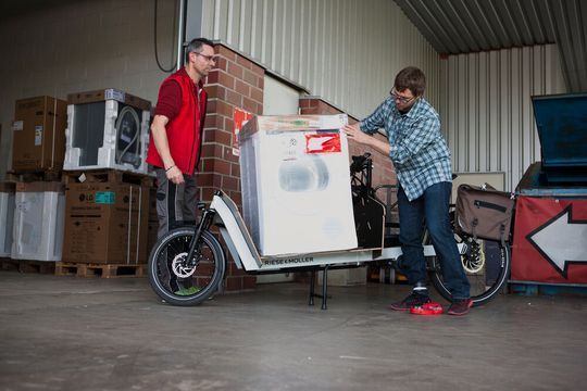Nicht nur im Verkehr, sondern auch beim Be- und Entladen und beim Parken benötigen echte Lastenräder mehr Platz als ihre Pendants, die nur zum Personentransport gedacht sind.(Bild:  www.pd-f.de/Kay Tkatzik)