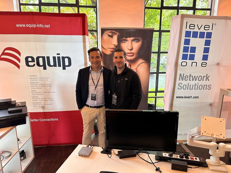 Als brandneuer Hersteller im Portfolio ist das DDC Team mit einem großen Stand dabei, (l.) Danny Neijs und Nico Riedl. (Bild: Vogel IT-Medien GmbH)