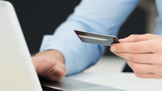 Mit individuell programmierbaren Bonuskarten können Autohäuser auch Kunden mit älteren Fahrzeugen halten.  (© contrastwerkstatt - Fotolia)