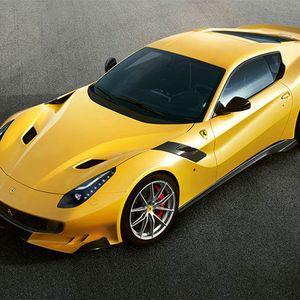 Ferrari macht den F12 leichter und stärker.