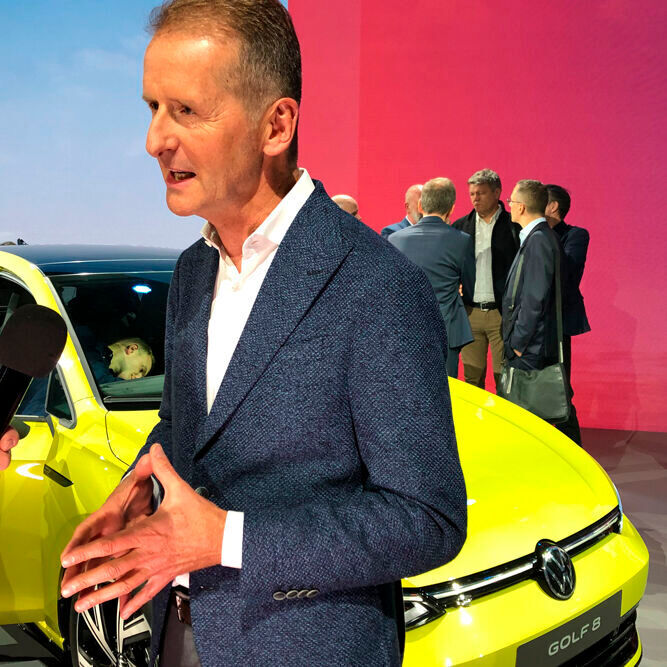 Der Druck auf Volkswagen-Chef Herbert Diess ist unter anderem wegen der Pannenserie rund um den Golf 8 groß.