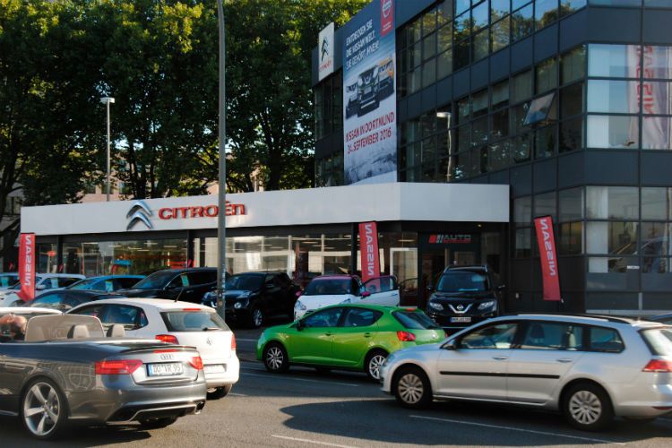 Top-Lage: An der Dortmunder B1 passieren täglich mehr als 100.000 Fahrzeuge den neuen Standort der Schrader-Gruppe. (Baeuchle)