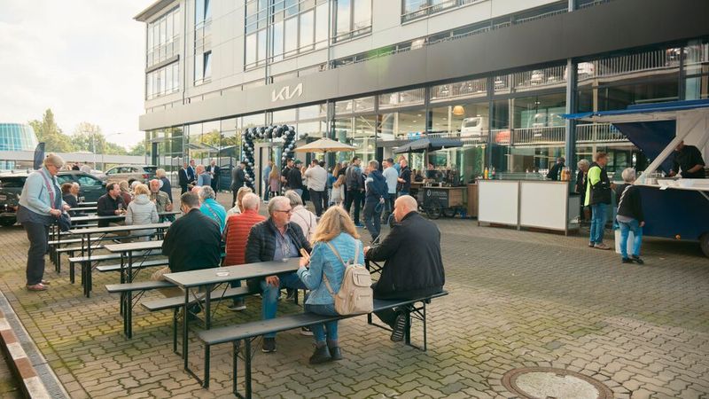 Zur Eröffnungsfeier strömten zahlreiche Besucher. (Bild: Hugo Pfohe)
