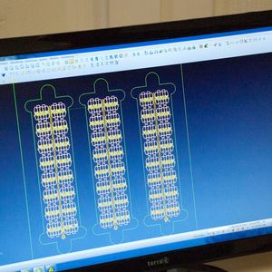 Bei Maibum werden die NC-Programme zum Drahterodieren fast ausschließlich von den 3D-CAD-Modellen abgeleitet, die Kunden anliefern. Dies war einer der Hauptgründe, warum man sich bei Maibaum vor rund drei Jahren entschieden hat, auf das Drahterodiermodul Visi Peps-Wire in Verbindung mit dem 3D-CAD-Modul Visi Modelling zu wechseln.