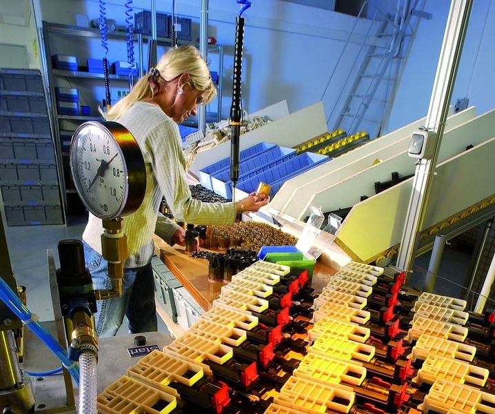 Bild 2: Die Konzentration der Kleinserienfertigung an einem Ort – bis zur Produktmontage – schafft Verantwortungsklarheit. (Archiv: Vogel Business Media)