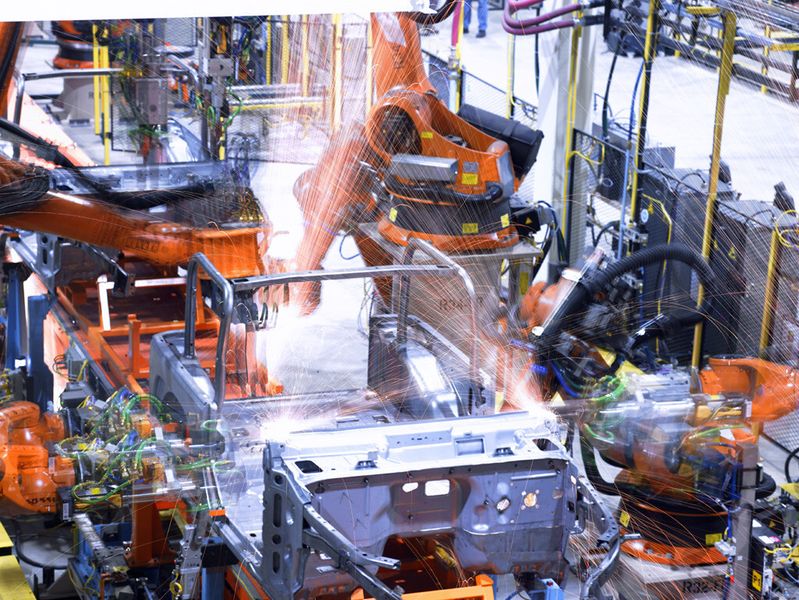 Für die Automobilherstellung hat der Roboterbauer Kuka jetzt einen Großauftrag aus China bekommen. (Bild: Kuka)