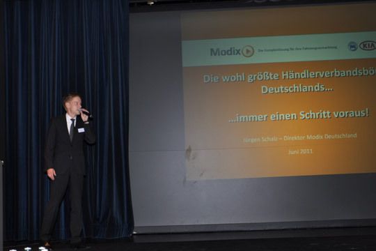 Jürgen Schalz, Direktor Modix Deutschland, präsentierte die Gebrauchtwagenbörse, die der Händlerverband in Zusammenarbeit mit Modix an den Start gebracht hat. (Archiv: Vogel Business Media)