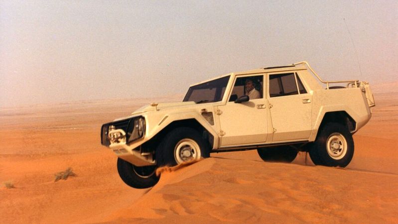 Allen voran reiche Wüstenscheichs hatte Lamborghini als Käuferschicht im Visier. Zu den Besitzern eines LM002 zählten aber auch Prominente wie Sylvester Stallone, Keke Rosberg und der Sultan von Brunei.(Bild:  Lamborghini)