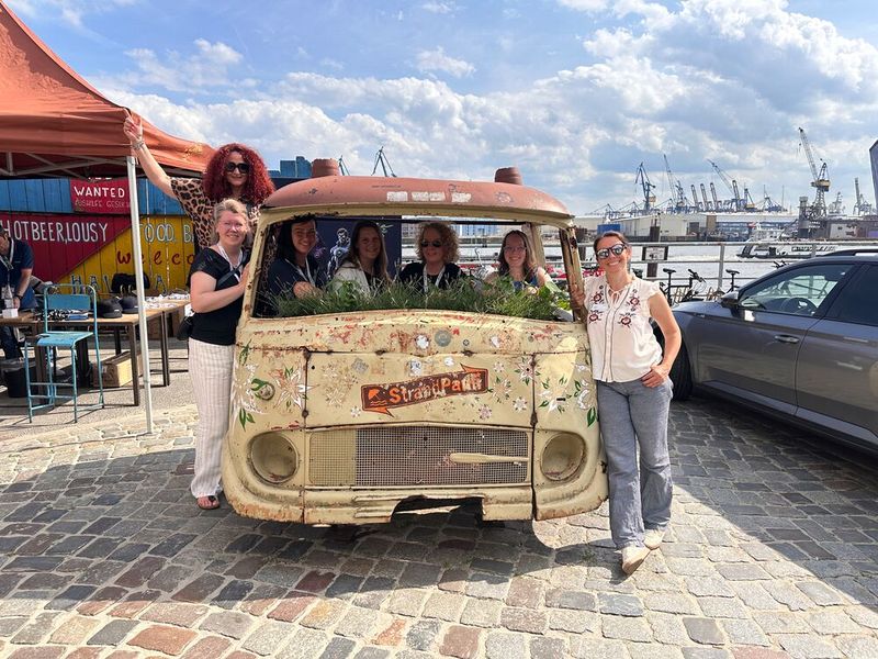 Das Infinigate Marketing Team (v. l.) Silke Tate, Franziska Gaitzsch, Sylvia Lechner, Vanessa Nolte, Soraya Becker und Agnes Linke hat nichts dem Zufall überlassen und haben alles fantastisch organisiert. (Bild: Vogel IT-Medien)