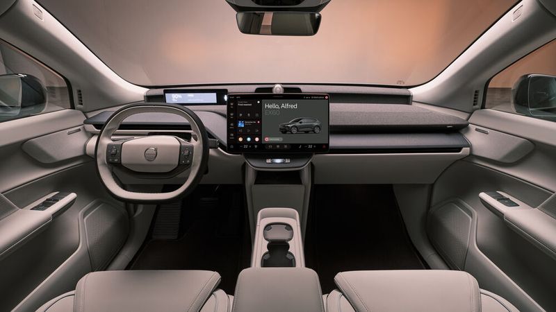 Volvo bleibt auch im EX60 seinem tasten- und drehknopffreien Innenraum treu. (Bild: Volvo)