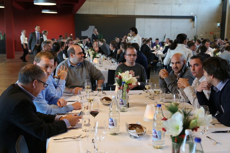 Gute Gespräche während eines feinen Essens gehörten ebenfalls zum SMM Kongress. (Bild: Matthias Böhm)