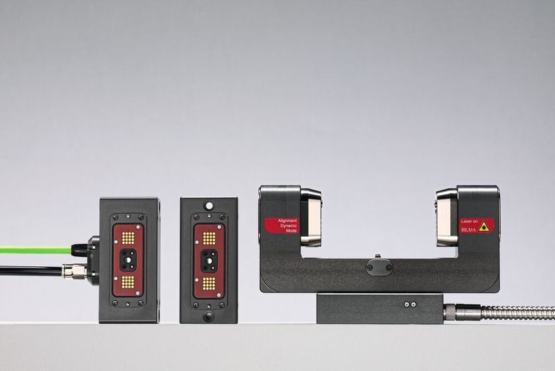 Das kompakte „smartdock“ von Blum passt auch zum Digilog. Sie ist die Standardschnittstelle für alle neuen Trägersysteme. Es wird in drei Varianten angeboten und enthält außer den elektrischen, mechanischen und pneumatischen Anschlüssen auch alle notwendigen Pneumatikventile. (Blum Novotest)