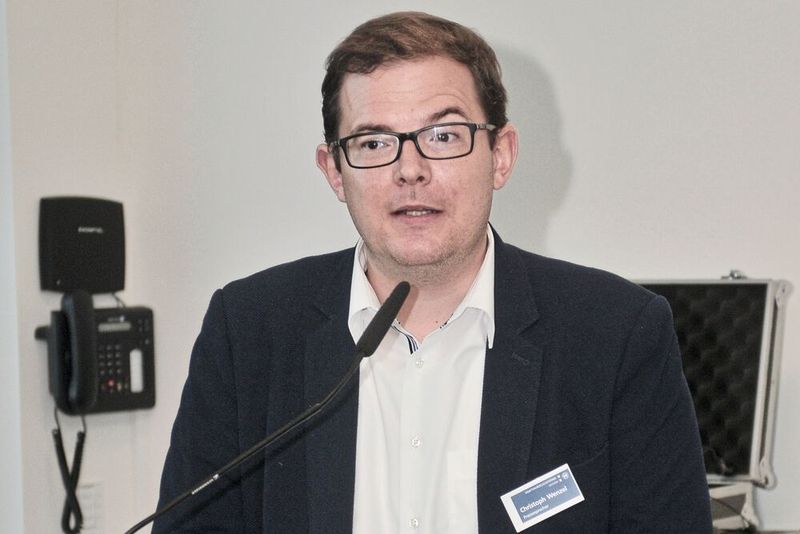 Christoph Wenzel ist seit dem 1. Juli der neue Mann für die Öffentlichkeitsarbeit des bayerischen Kfz-Gewerbes. Auf dem Jahrestreffen des Landesverbands stellte er sich vor. (Bild:Zietz)