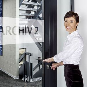 Um sensible und vertrauliche Informationen optimal zu schützen, lohnt sich für Unternehmen die Einführung eines ISO 27001-zertifizierten Informationssicherheits-Managementsystems.(Bild:  ASSA ABLOY Sicherheitstechnik GmbH BERLIN Attilastr. 61-67 12105 Berlin)