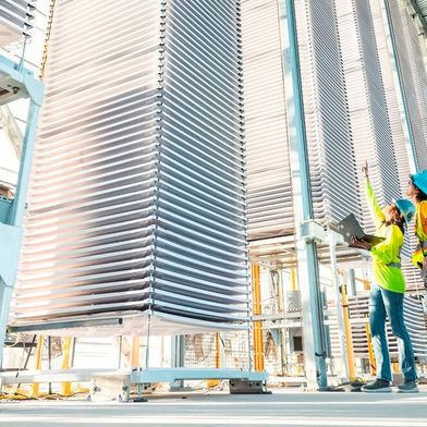 Eine kommerzielle Anlage von Heirloom Carbon Technologies. In so genannten Luftkontaktoren wird CO₂ aus der Atmosphäre abgeschieden. (Bild: Heirloom Carbon Technologies)