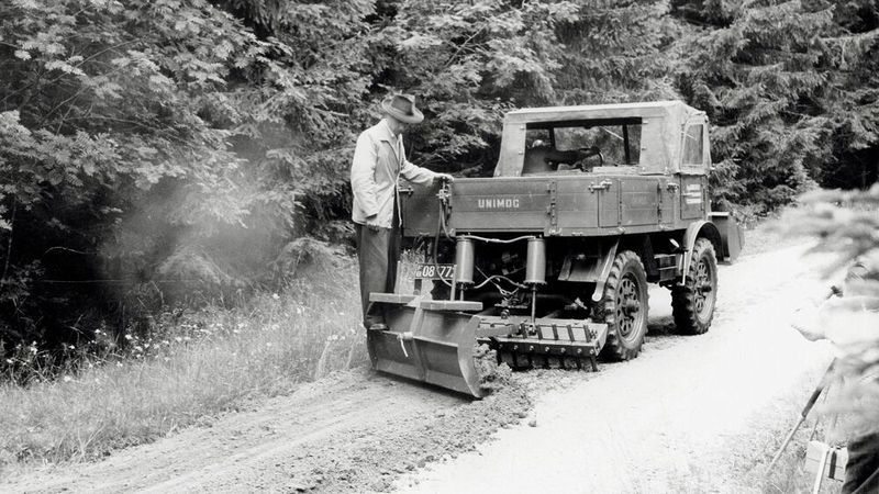 Ab 1951 zählt der Unimog zum Portfolio von Daimler-Benz und der U 25 (Baureihe 2010) wurde von 1951 bis 1953 im Lkw-Werk Gaggenau produziert. (Bild: Daimler Truck)