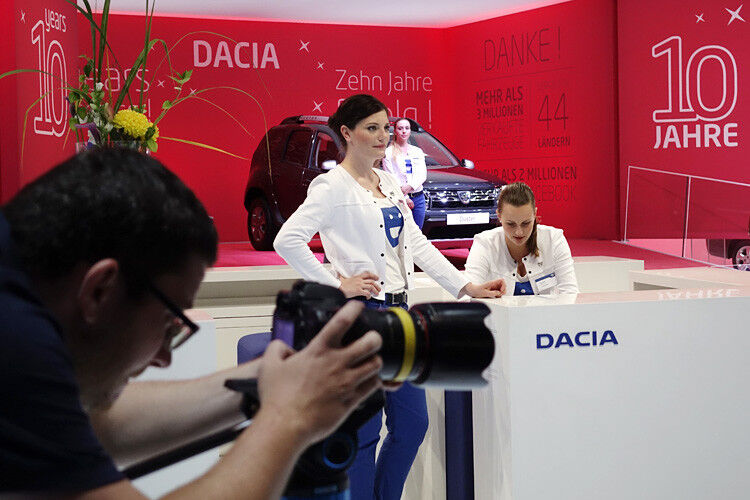 Zehnjähriges Bestehen in Deutschland feiert Dacia und bringt zwei Weltpremieren mit nach Frankfurt: den Duster Urban Explorer und ein „Easy-R“ genanntes automatisiertes Schaltgetriebe. (Foto: Thomas Günel)
