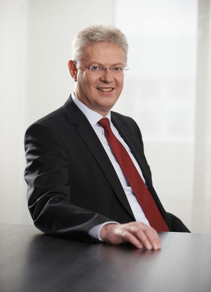 „Additive Manufacturing – ein weiteres wichtiges Trendthema – gewinnt für die Erstellung neuartiger Geometrien und Formen sowie die Verarbeitung hochperformanter Metalllegierungen an Bedeutung. Auch hierzu zeigen wir ganzheitliche Lösungen auf der EMO“, so Dr. Wolfgang Heuring, CEO Business Unit Motion Control, Siemens AG (Bild: Siemens AG)