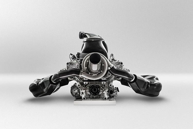 Ein riesiger Turbolader und ein einzelnes Auspuffrohr dominieren die Ansicht des Renault-V6 für die Formel 1. (Foto: Renault)