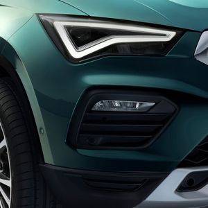Auffällig ist vor allem das Licht: Auch der Ateca bekommt nun serienmäßig Voll-LED-Scheinwerfer.(Bild:  Seat)