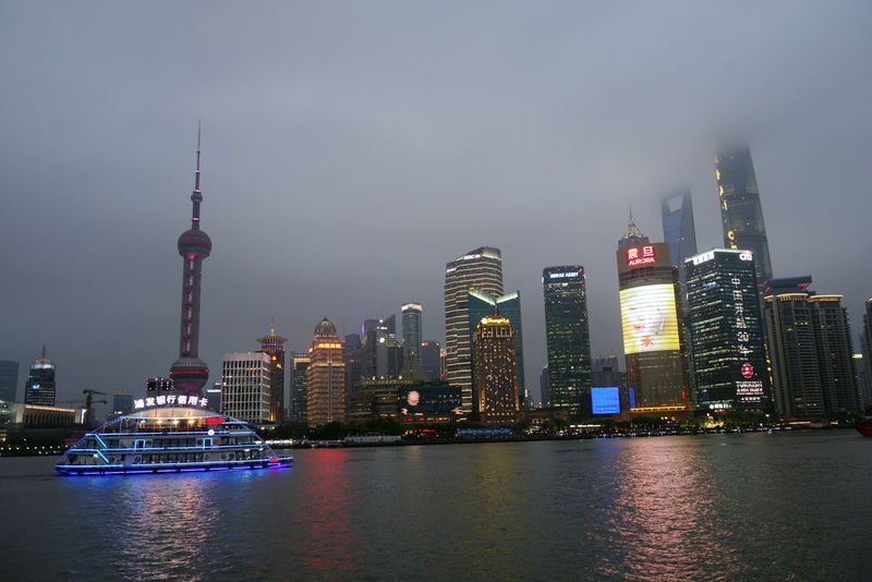 ... als auch Shanghais Flaniermeile „Bund“, von der aus man den berühmten Postkartenblick auf das Wolkenkratzerviertel hat. (Wehner/»kfz-betrieb«)