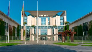 Der ZDK fordert von der Bundesregierung zum Mobilitätsgipfel nicht nur, ihm Gehör zu schenken, sondern auch, ihre Versprechen einzulösen und einen Vorschlag vorzulegen, wie neue Verbrenner auch ab 2035 zugelassen werden können, wenn sie klimaneutral angetrieben werden. (Bild: frei lizenziert)