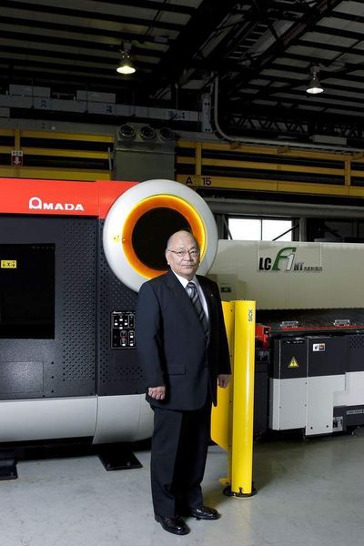 Engineering Amada: President Mitsuo Okamoto hat hat bei jeder Entwicklung den Kunden im Fokus. Okamoto war Leiter der Produktion bevor er Präsident wurde. (Archiv: Vogel Business Media)