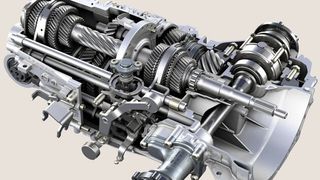 Das 7-Gang-Schaltgetriebe entstand auf der Basis des 7-Gang-Doppelkupplungsgetriebes. Eine konvertierte Schalt-Aktuatorik ermöglicht den Einsatz der Doppelkupplungs-Radsätze auch im Schaltgetriebe. (ZF Friedrichshafen)