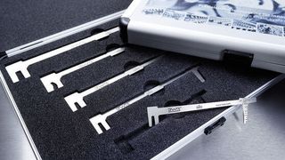 Iwis Verschleißlehren messen und berechnen verschleißbedingte Kettenlängung. (Bild: Iwis)