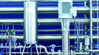 Bild 1: Die Zertifizierungsstelle der TÜV Süd Industrie Service GmbH hat die Hydronomic-RO-Wasseraufbereitungsanlage von Krones in Einbeck gemäß den Anforderungen des Enviro-Managementsystems geprüft und bestätigt. (Bild: Krones)