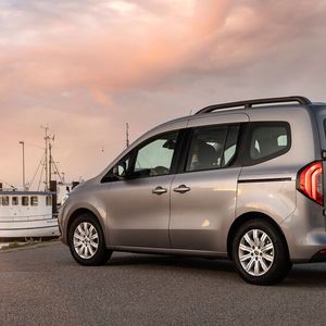 Die hinteren Schiebetüren sind bei einem Nutzfahrzeug Pflicht, bei einem Familienkombi aber mehr als willkommen.(Bild:  Mercedes-Benz)